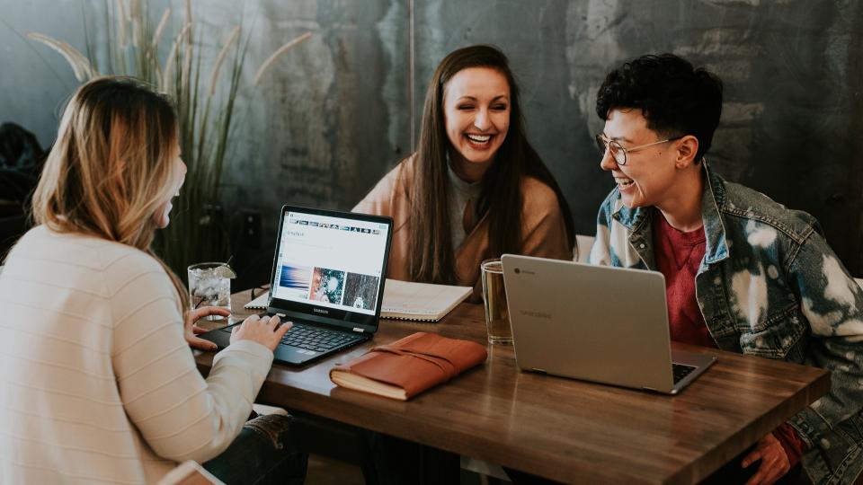 3 female students studying in a group using laptops